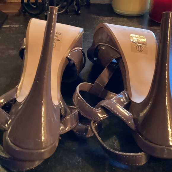 EUC JUST FABULOUS Women's Dark Taupe Ankle Strap 5.5-6" Stiletto Heels. Size:6.5 - Picture 6 of 9